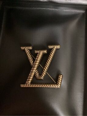 Louis Vuitton Gold-Tone Rope LV Logo Pin